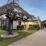 The Weeping Elm - Large And Spacious