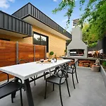 Comfort & Style - Luxurious Central Apartment