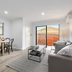 Comfort & Style - Luxurious Central Apartment
