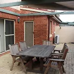 Albury Suites - Schubach Street