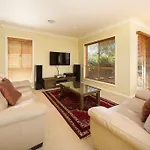 \'Nathan Ave Villa\'