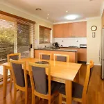\'Nathan Ave Villa\'