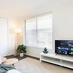 Sleeping In Style Central Apartment