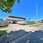 Garden Court Motel