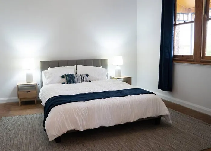 East Albury Home Near Hospital & Sports Precinct