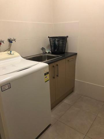 Executive 3br Townhouse 50m To Dean Street Apartment Albury