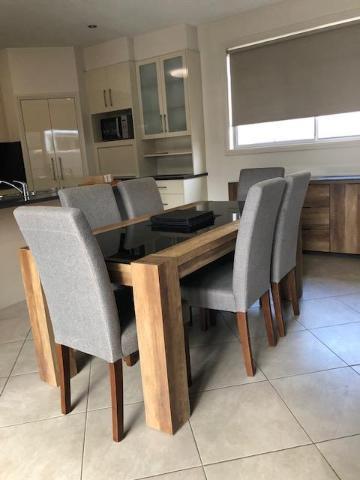 Executive 3br Townhouse 50m To Dean Street * Albury
