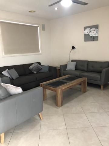 Executive 3br Townhouse 50m To Dean Street Apartment *