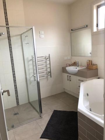 Executive 3br Townhouse 50m To Dean Street Apartment