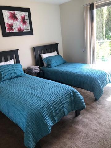 Executive 4br Townhouse Apartment Albury