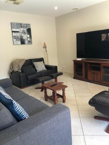 Executive 4br Townhouse * Albury