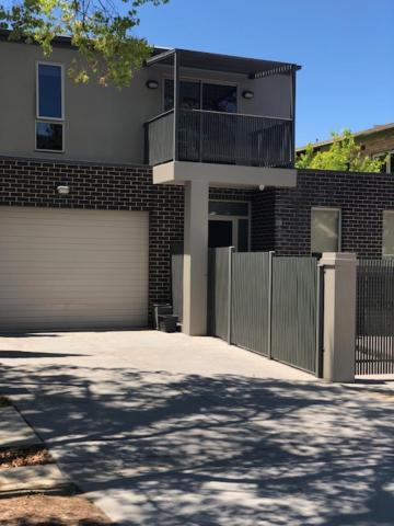 Apartment Executive 4br Townhouse Albury