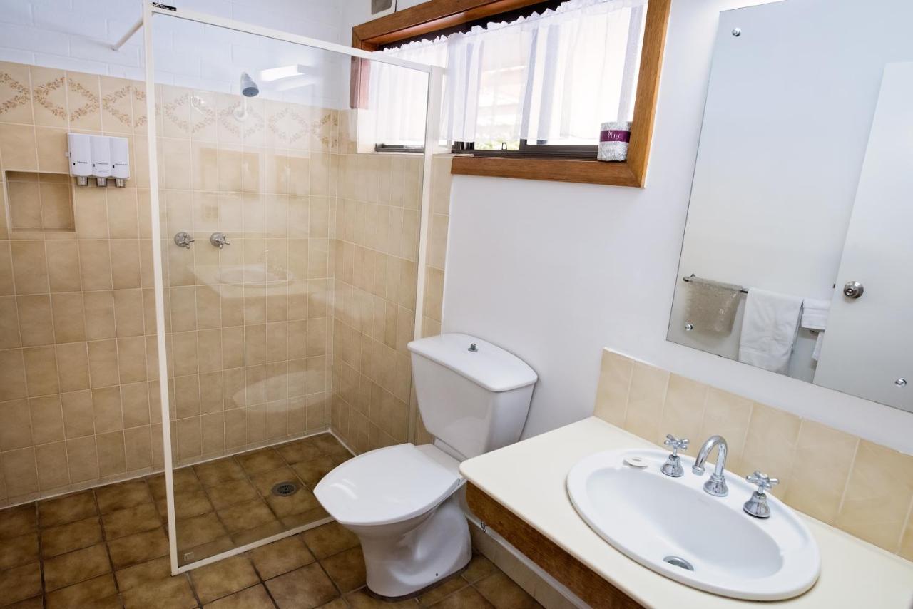 Elm Court 3*