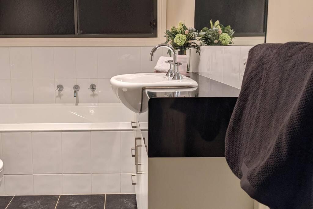 Lux 3br - Outdoor * Albury