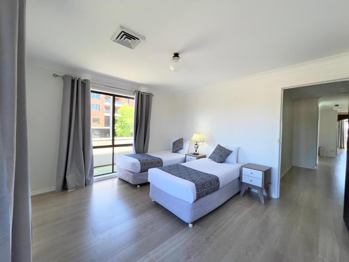 Garden Court 3*