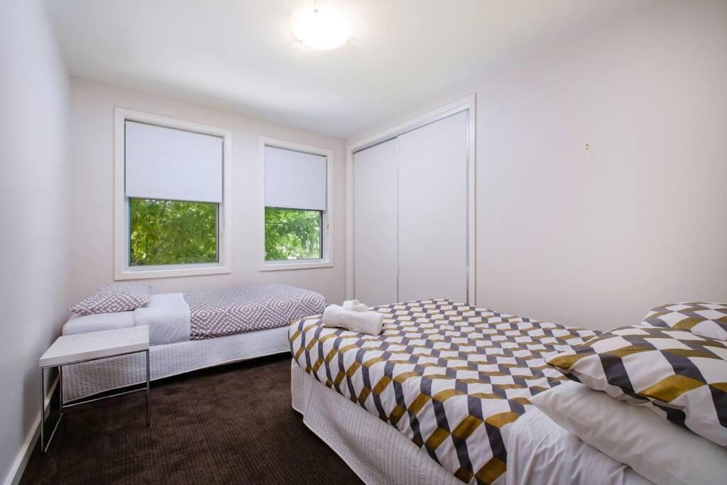 Splendour On Sackville * Albury