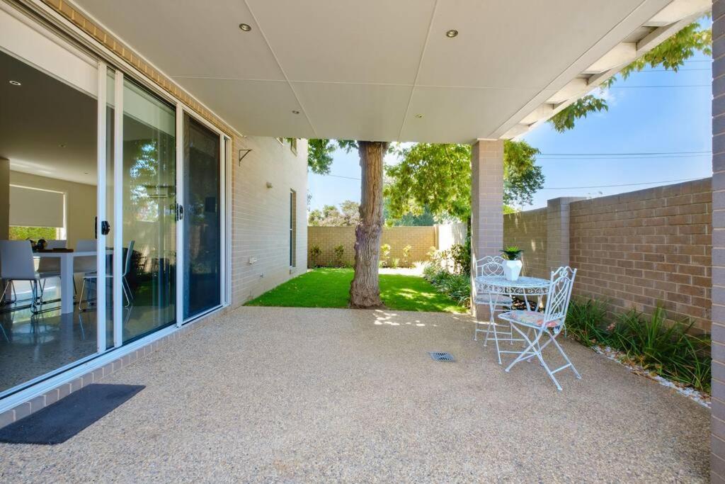 Splendour On Sackville * Albury