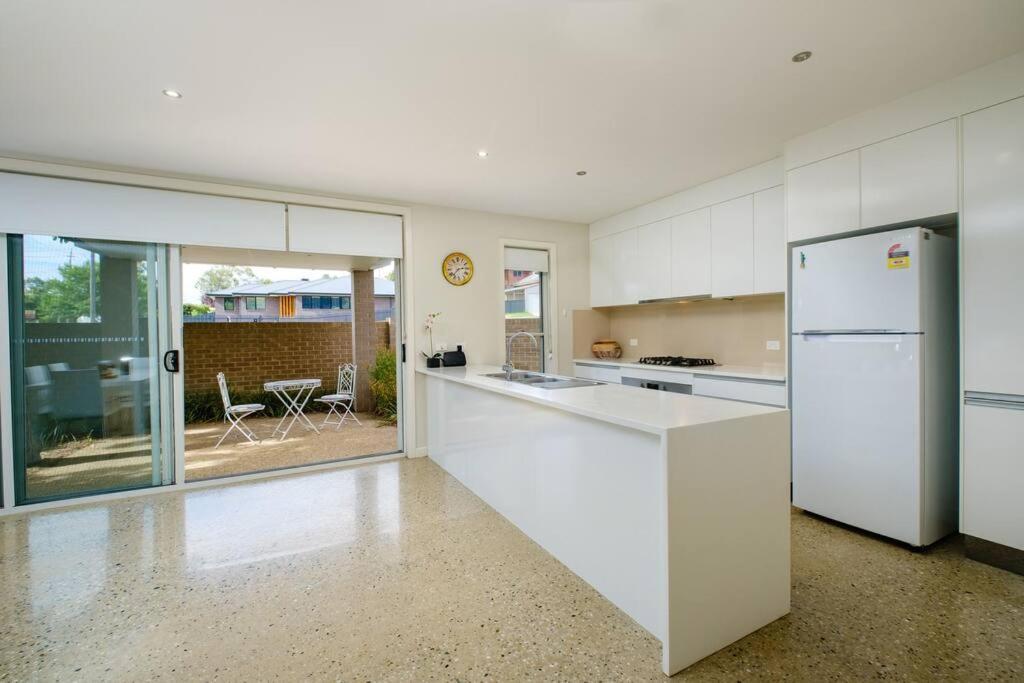Splendour On Sackville * Albury
