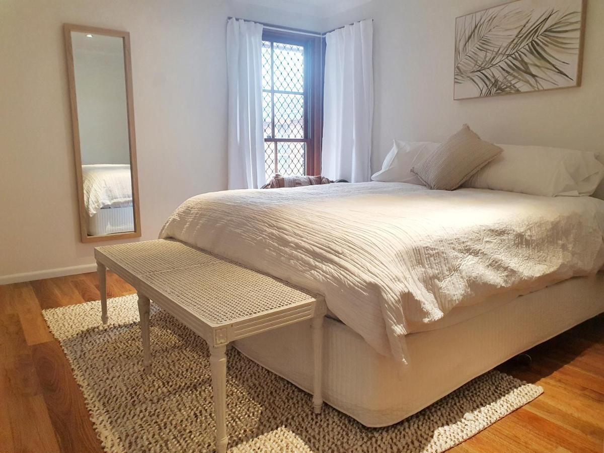 Olive Street Apartment *