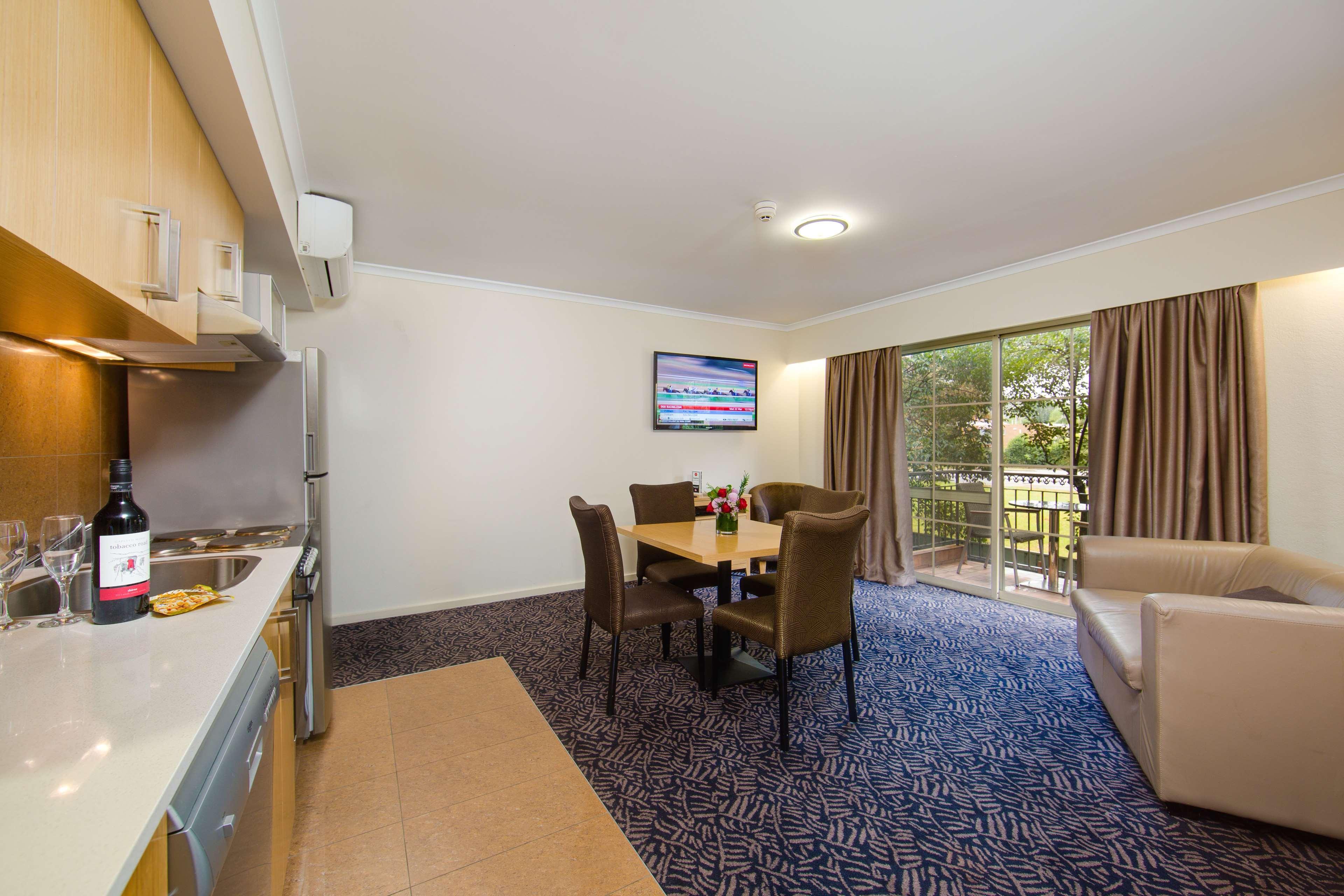 Western Hovell Tree 4* Albury