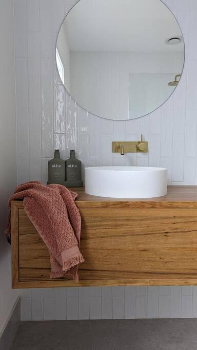 Location & Luxury 2br 2 Bath * Albury