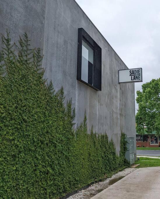 Location & Luxury 2br 2 Bath Albury