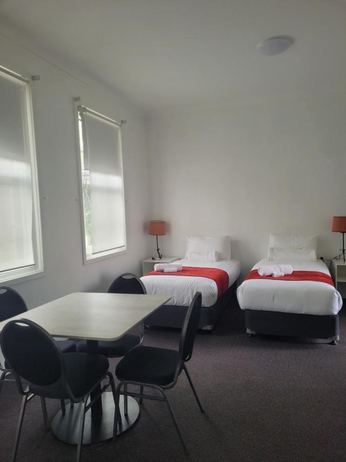 Seaton Arms Motor 3*