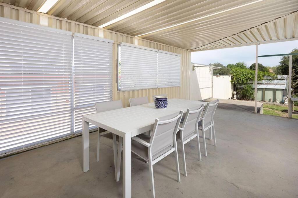 Apartment Classic Chic On Olive Albury