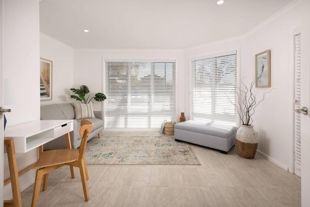 Apartment Classic Chic On Olive