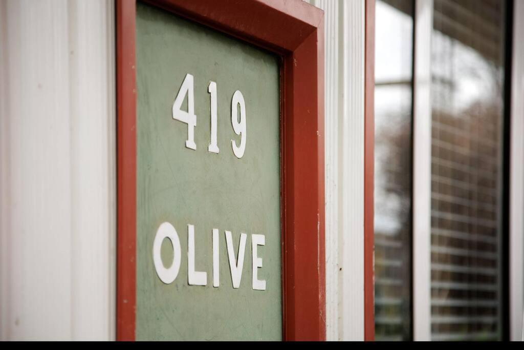 Classic Chic On Olive Albury
