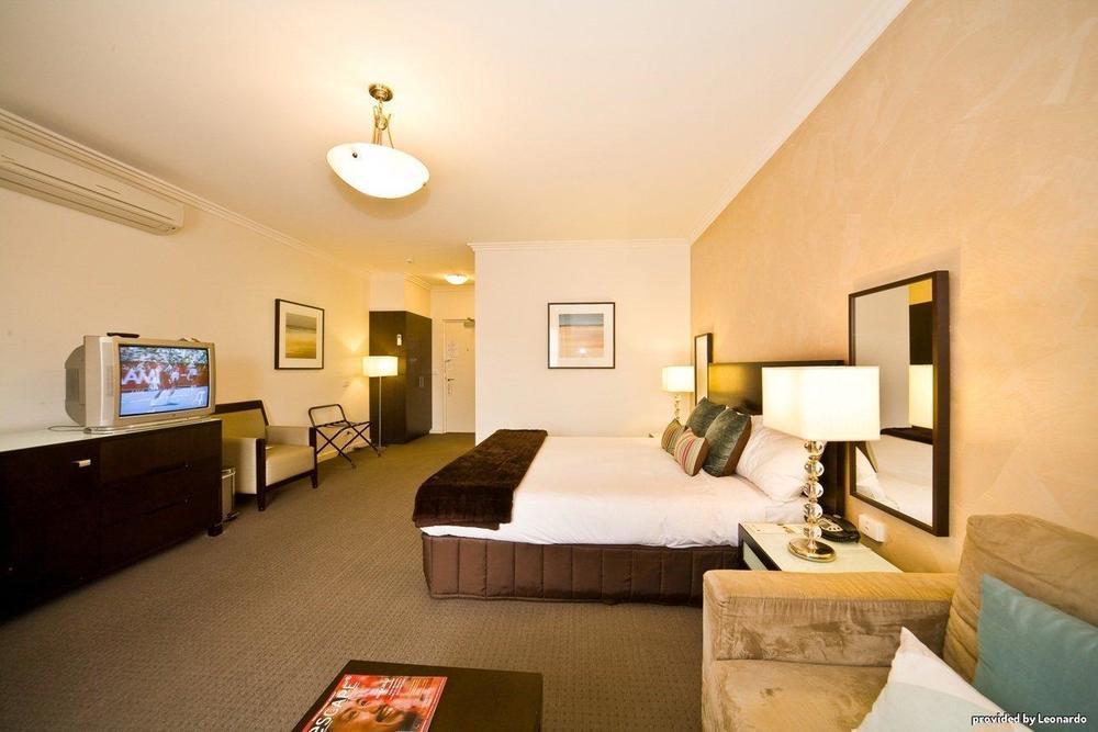 Western Hovell Tree Motel