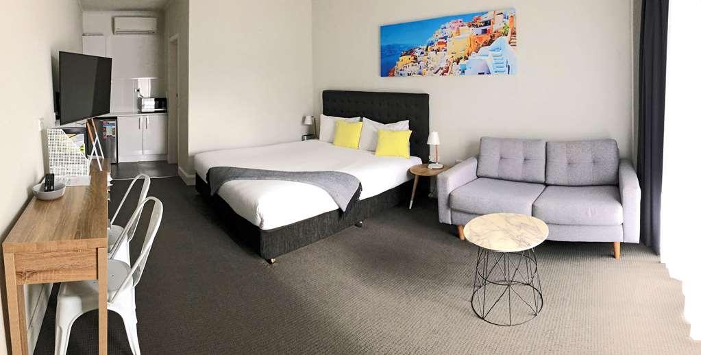 Commodore Motor Inn Hotel 3*