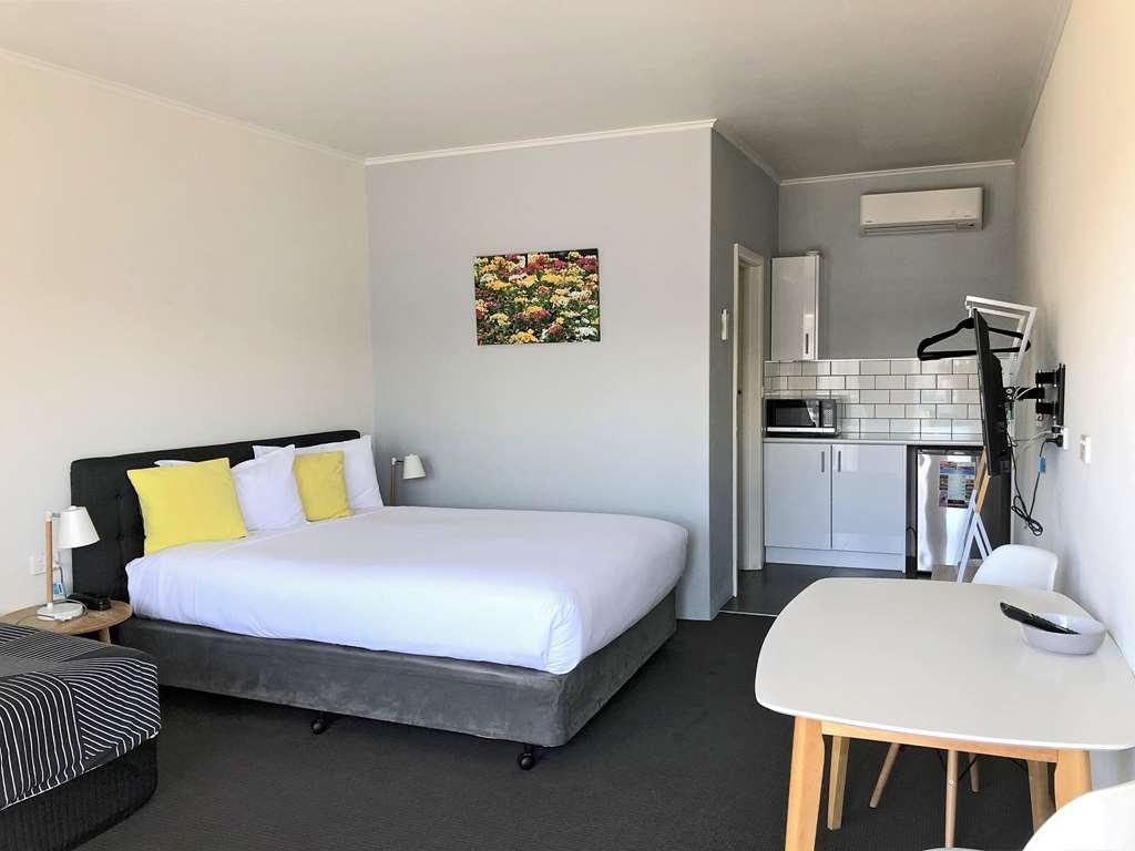 Commodore Motor Inn Hotel