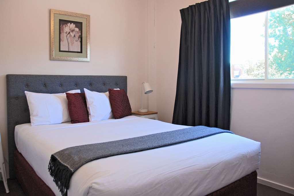 Commodore Motor Inn 3*