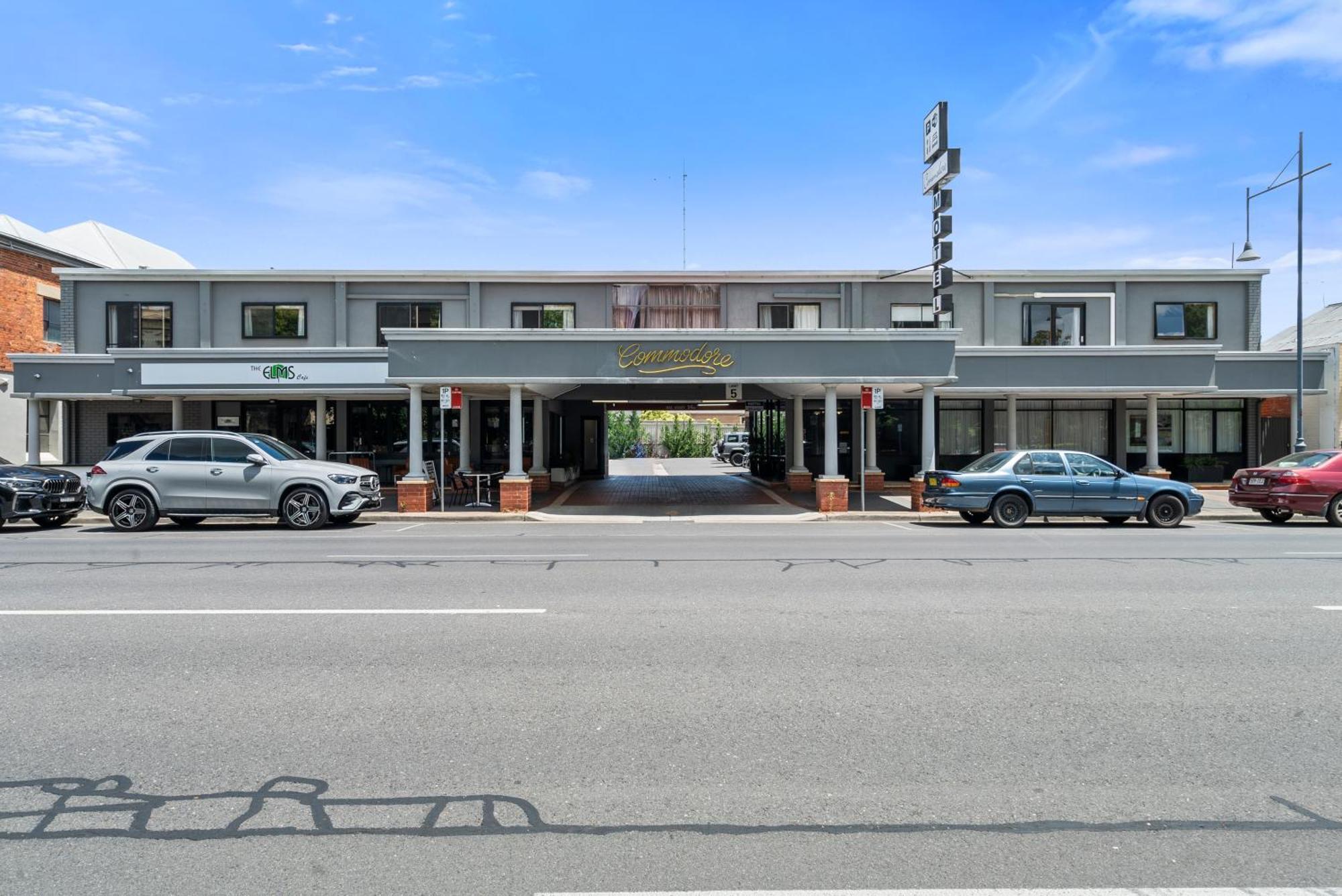 Commodore Motor Inn