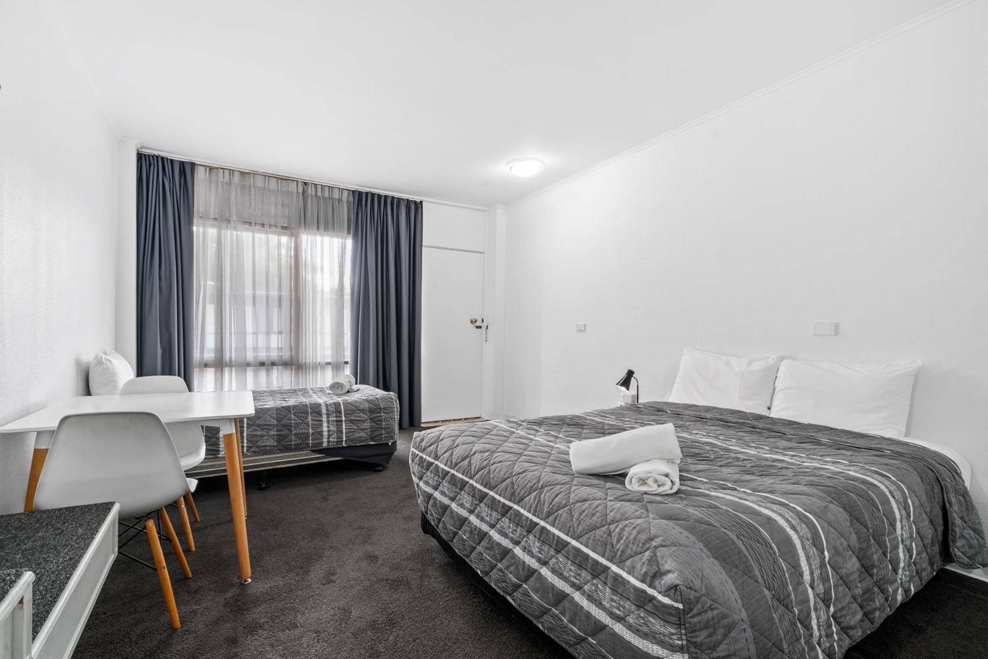 Hotel Commodore Motor Inn 3*