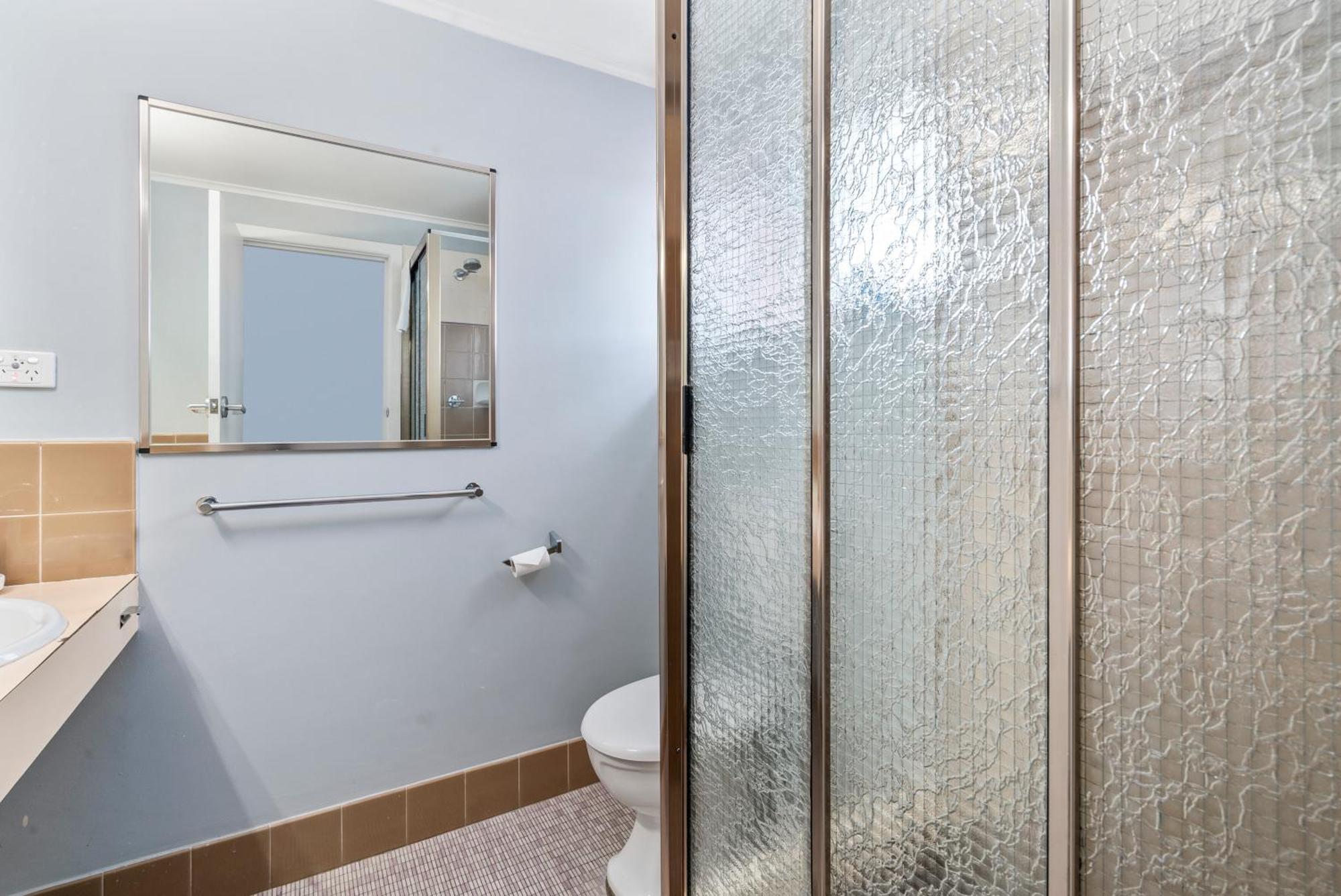 Commodore Motor Inn Hotel 3*
