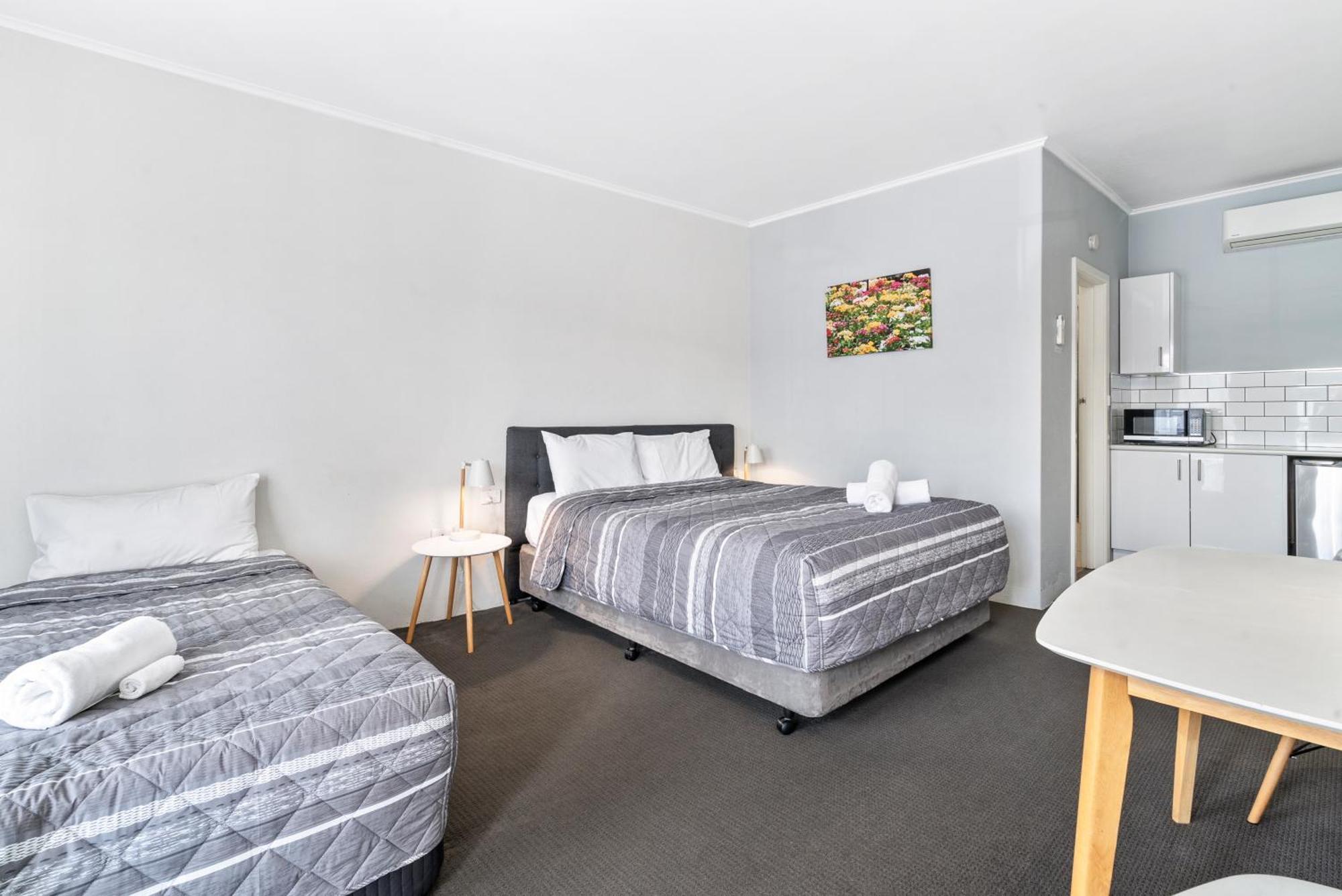 Hotel Commodore Motor Inn 3*