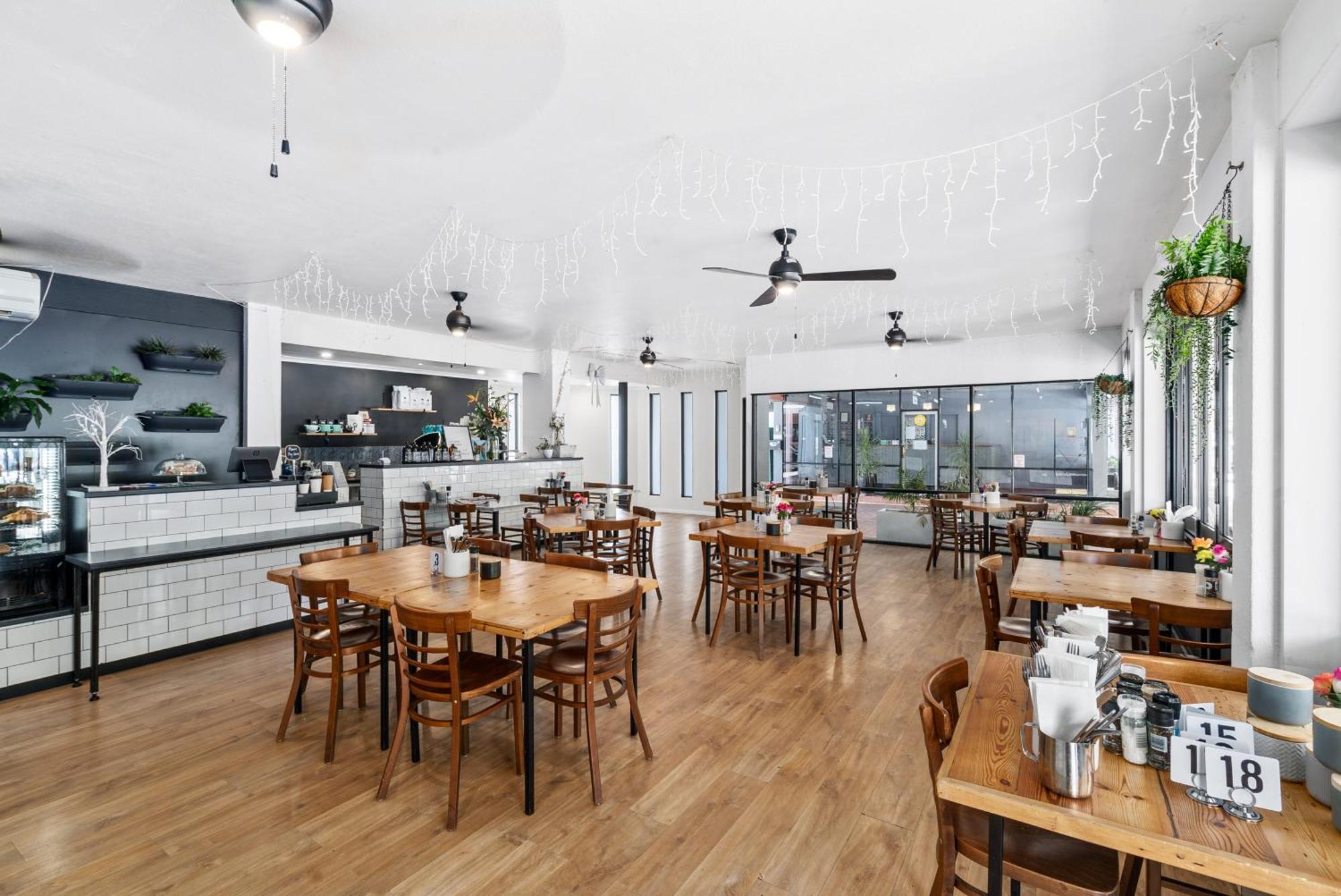 Commodore Motor Inn Hotel 3*
