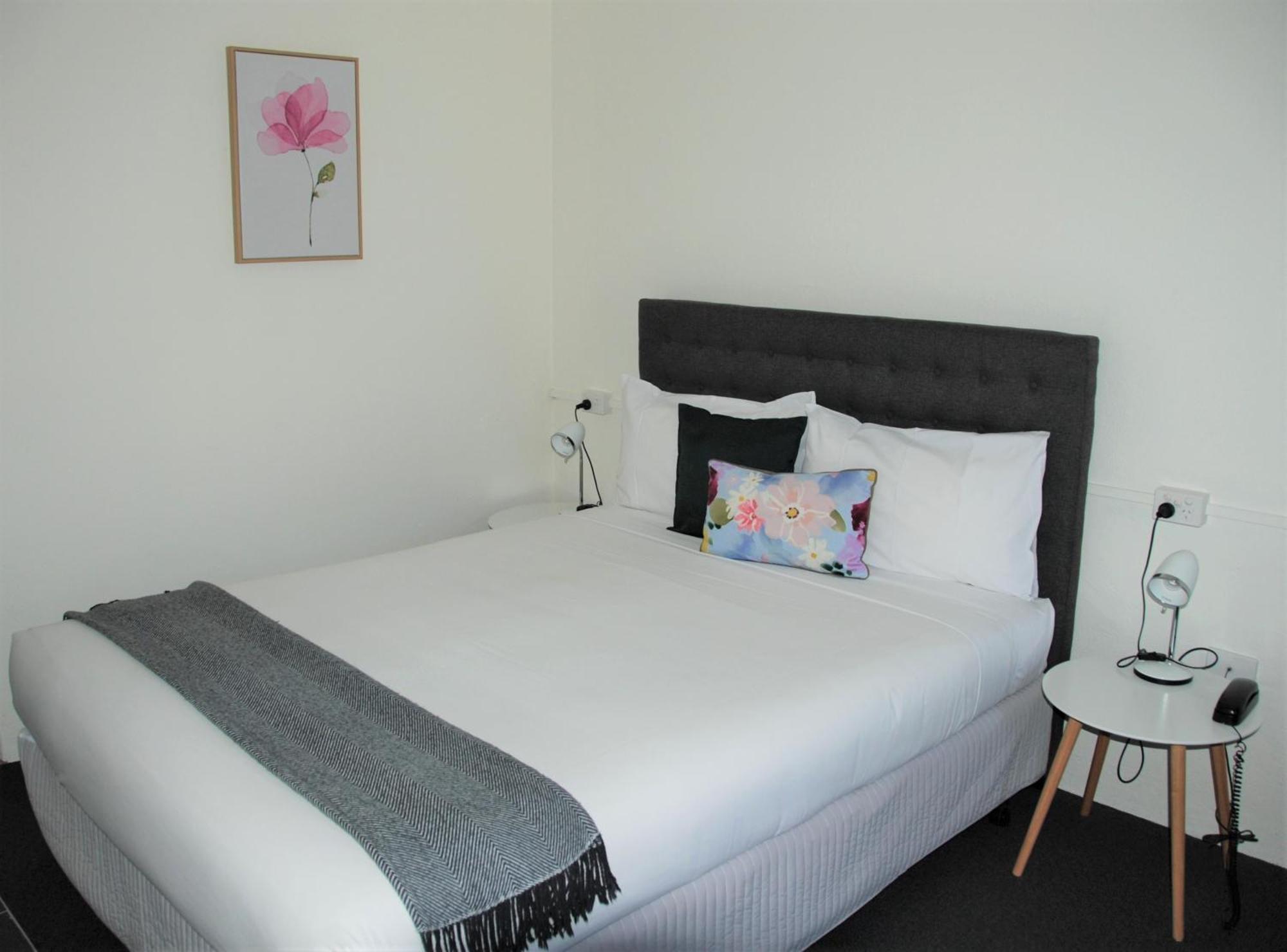 Hotel Commodore Motor Inn 3*
