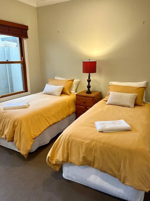 Grand Retreat In Town Albury