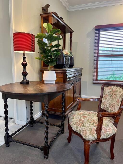Grand Retreat In Town Albury