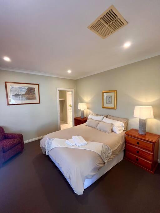 Grand Retreat In Town Holiday home *