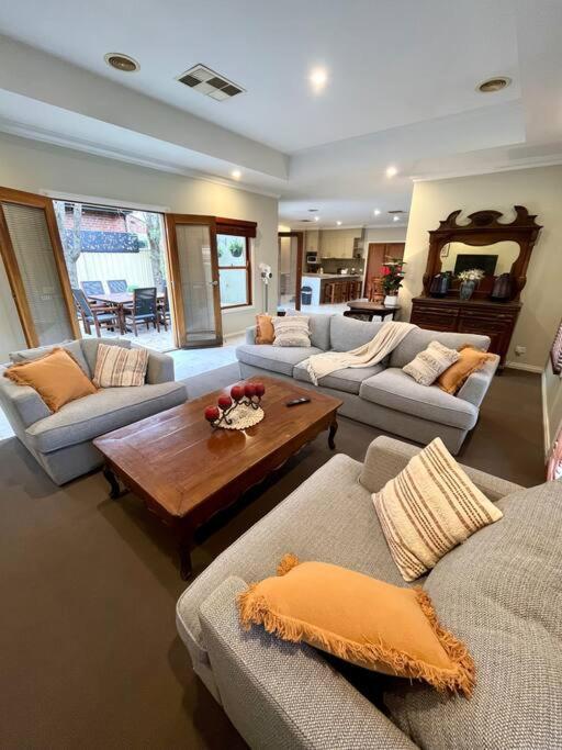 Grand Retreat In Town Holiday home