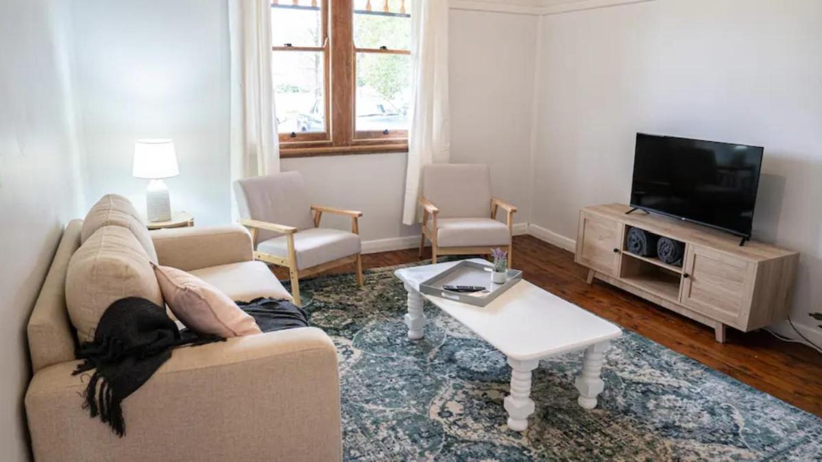 East Near Hospital & Sports Precinct Holiday home *