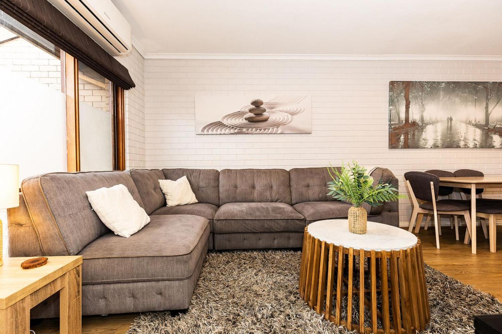 Mclennan's Corner Apartment