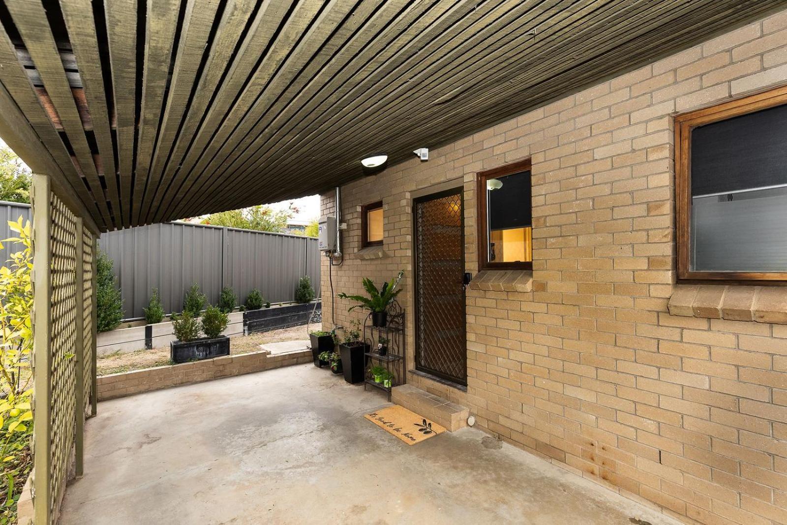 Mclennan's Corner Apartment *