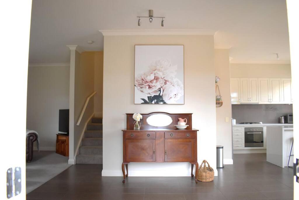 Sophisticated Elegance At The Gardens Holiday home