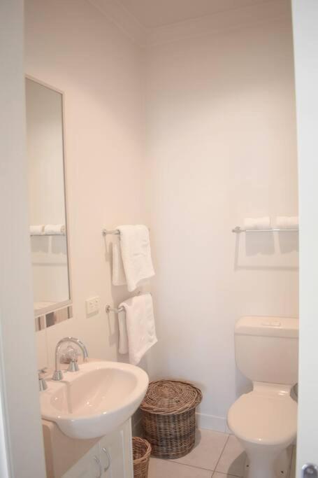 Holiday home Sophisticated Elegance At The Gardens Albury