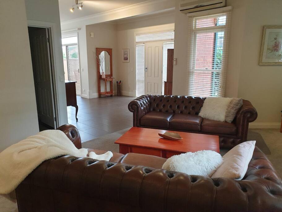 Sophisticated Elegance At The Gardens Albury